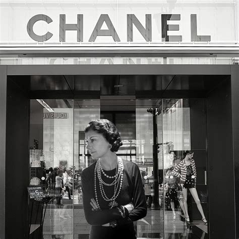 socio and economic factors that influenced coco chanel|why is Coco Chanel famous.